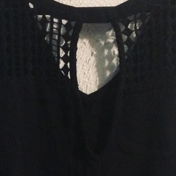 Old Navy Sleeveless Blouse - Picture 7 of 7